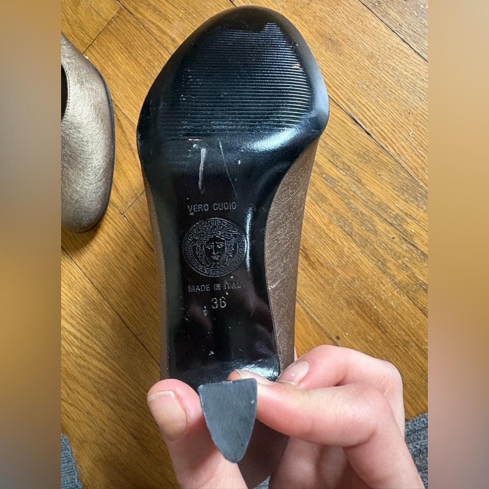 VERSACE metallic round toe pumps! - Picture 3 of 5